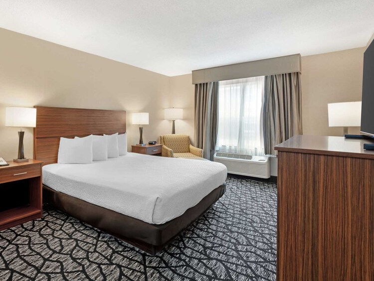 Room with King size bed