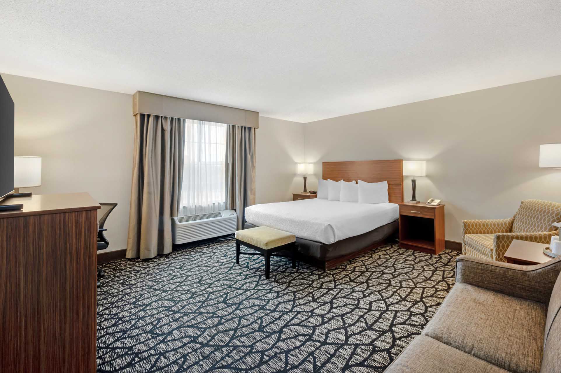 Room with king size bed